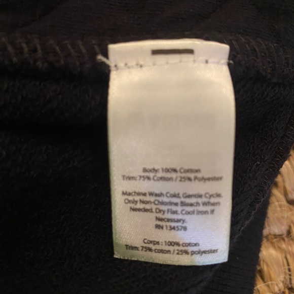 EUC Black Vineyard Vines Pullover | Size Small - Picture 4 of 4